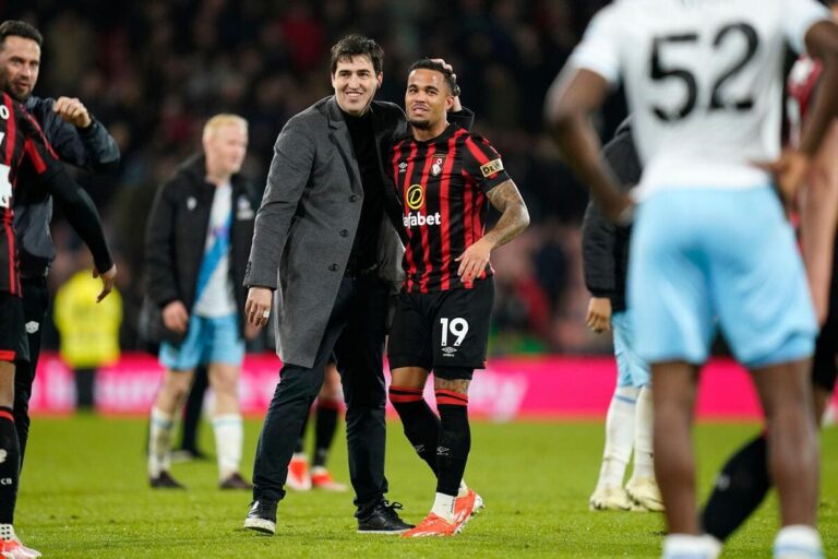 Bucurie pentru Bournemouth, Iraola și Kluivert primesc premii lunare în Premier League