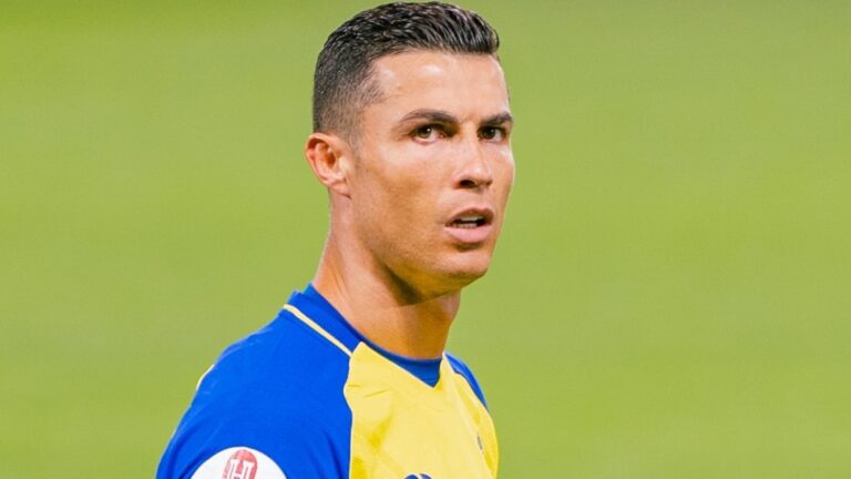 Al-Raed 1-2 Al-Nassr Golul lui Ronaldo ajută oaspeții în cursa pentru titlu.