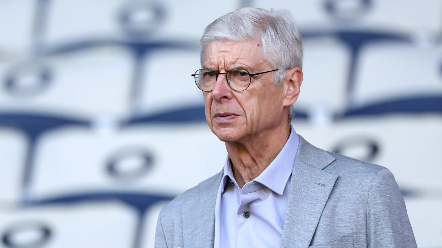 Arsene Wenger estimează șansele lui Arsenal de a învinge Liverpool la titlu.