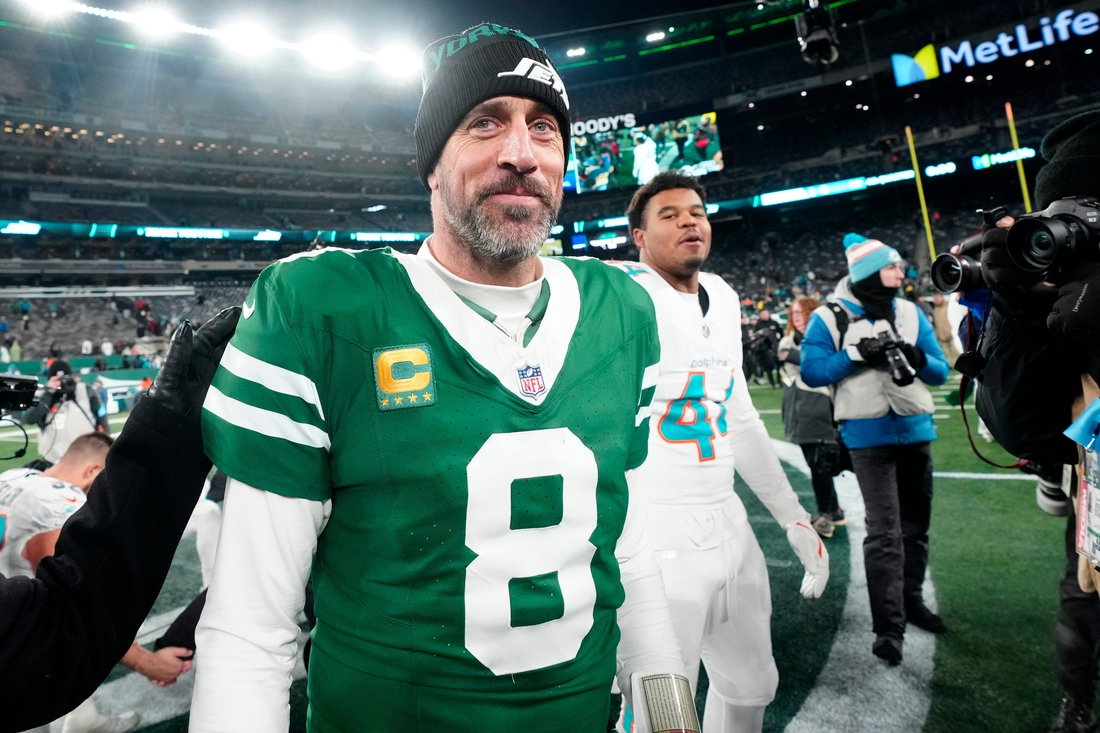 Deadspin | Jets s-au despărțit de QB Aaron Rodgers, îi doresc binele